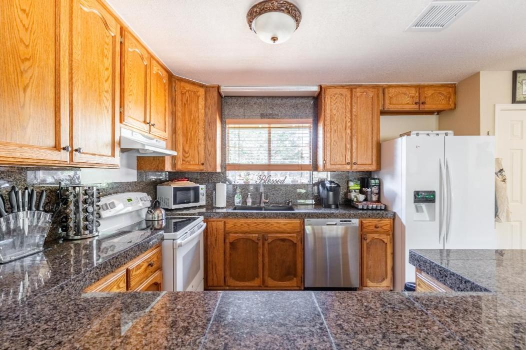 Spacious House With Hot Tub Spa, To Enjoy Red Rock View, Near Amitabha Stupa, And Trails Sedona Exterior photo